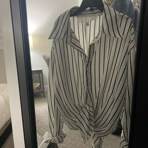 Cute striped long sleeve blouse from Pink Martini in XS 💘 but OVERSIZED